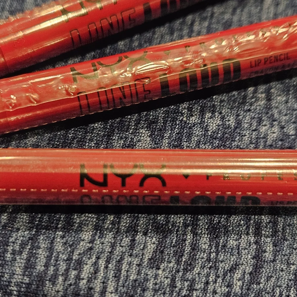 🤖♡3x NYX Professional Makeup Line Loud Lip Liner, Longwear Matte Lip Pencil